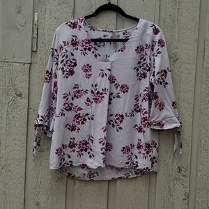 New! Brina & Em floral blouse